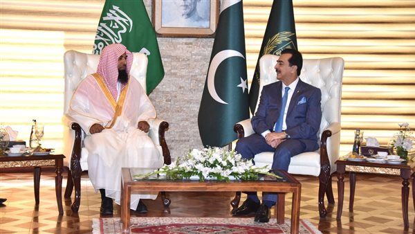 رئيس مجلس الشيوخ الباكستاني يستقبل إمام وخطيب المسجد النبوي