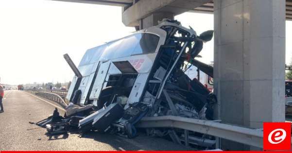 9 قتلى و26 جريحًا نتيجة اصطدام حافلة بجسر في أنقرة