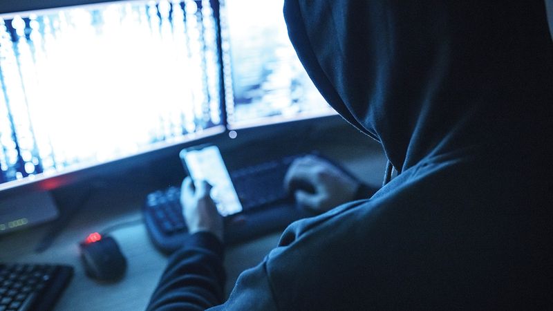 الامارات | كيف تتحقق من صدق "العروض المغرية" تجنباً للوقوع في فخ "الاحتيال"؟