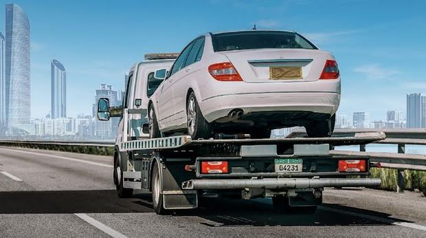 الامارات | شرطة أبوظبي تحذر "الريكفري" من هذه المخالفة عند حمل المركبات