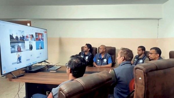 المستشفى الميداني الإماراتي في غزة يجري مناقشات طبية عبر تقنية «ستارلينك»