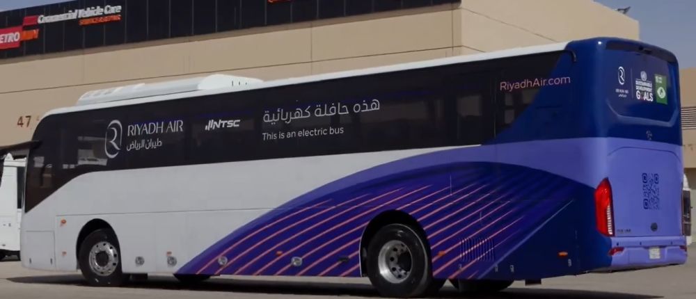 شاهد| "طيران الرياض" يطلق أولى حافلاته الكهربائية