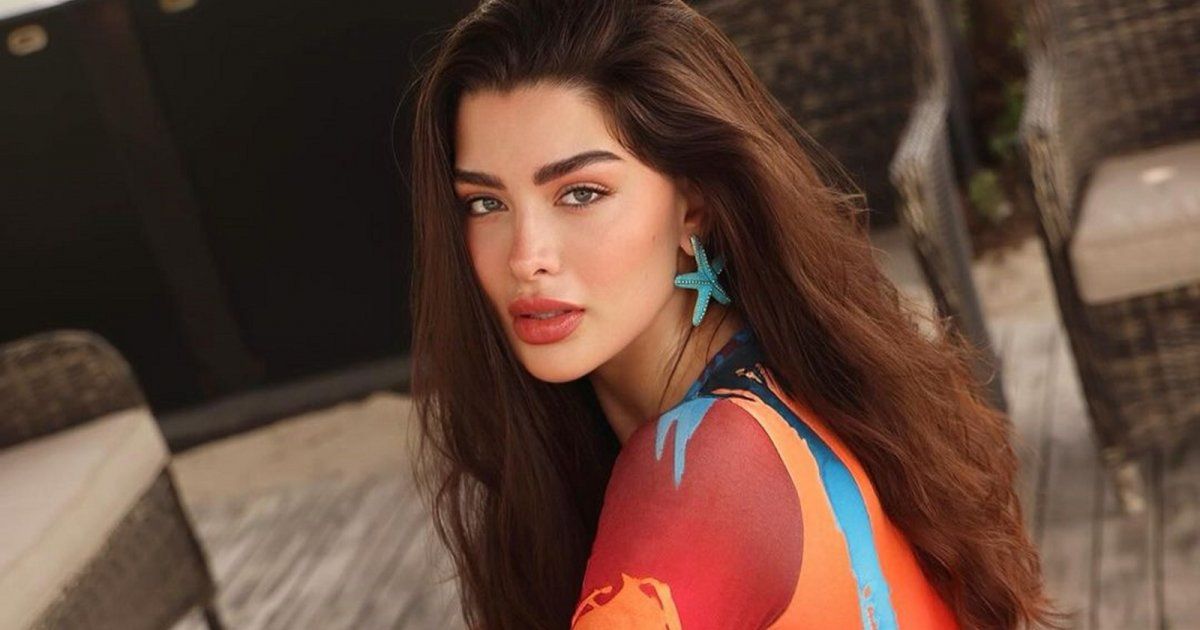 بالصور- روان بن حسين بفستان ضيق أظهر رشاقتها.. وسعر حقيبة يدها من Dolce & Gabbana سيفاجئكم