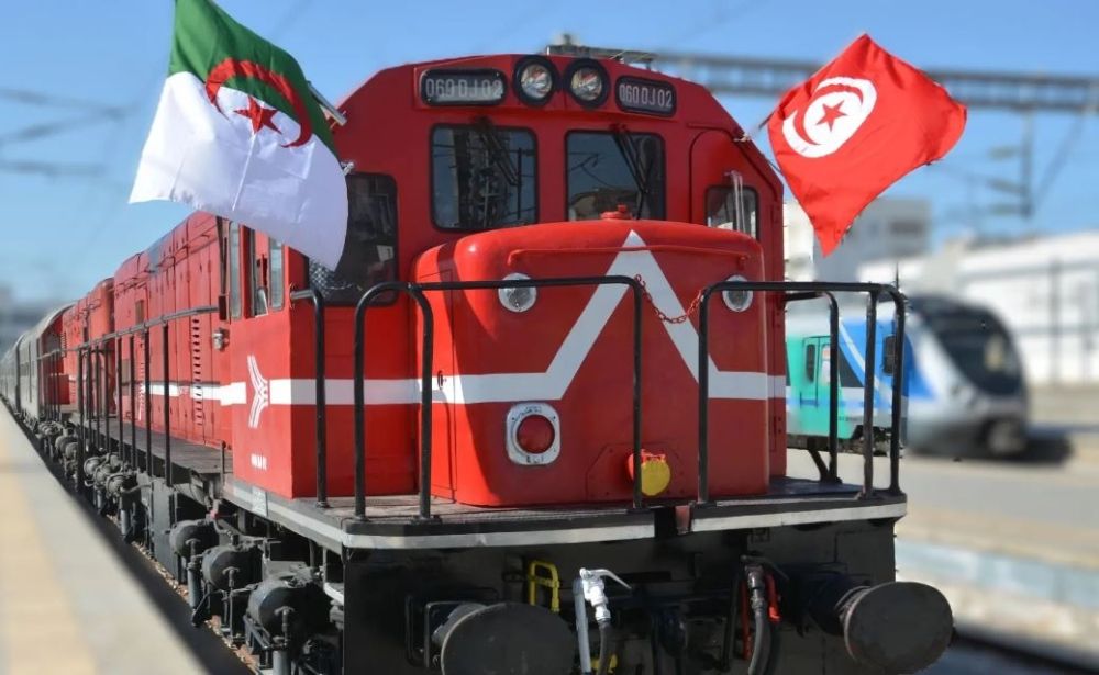 بعد توقف 3 عقود.. إعادة رحلات القطار بين تونس والجزائر