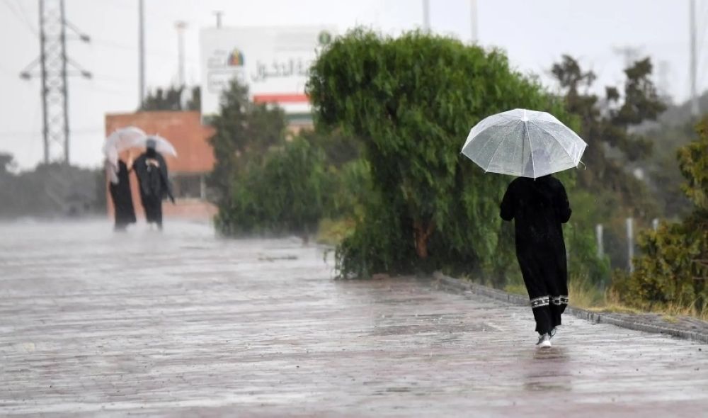 "الأرصاد": أمطار غزيرة على محافظتي المهد ووادي الفرع