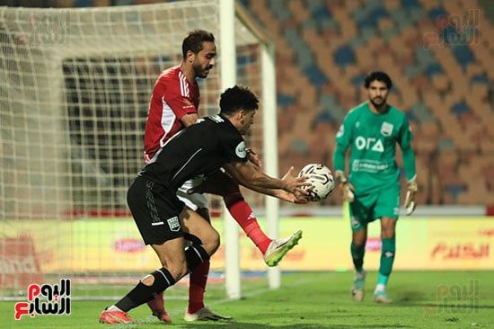 60 دقيقة.. الأهلى متقدم بهدف وطرد لاعب زد على جمال