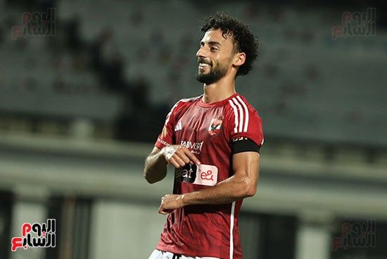 60 دقيقة.. الأهلى متقدم بهدف وطرد لاعب زد على جمال