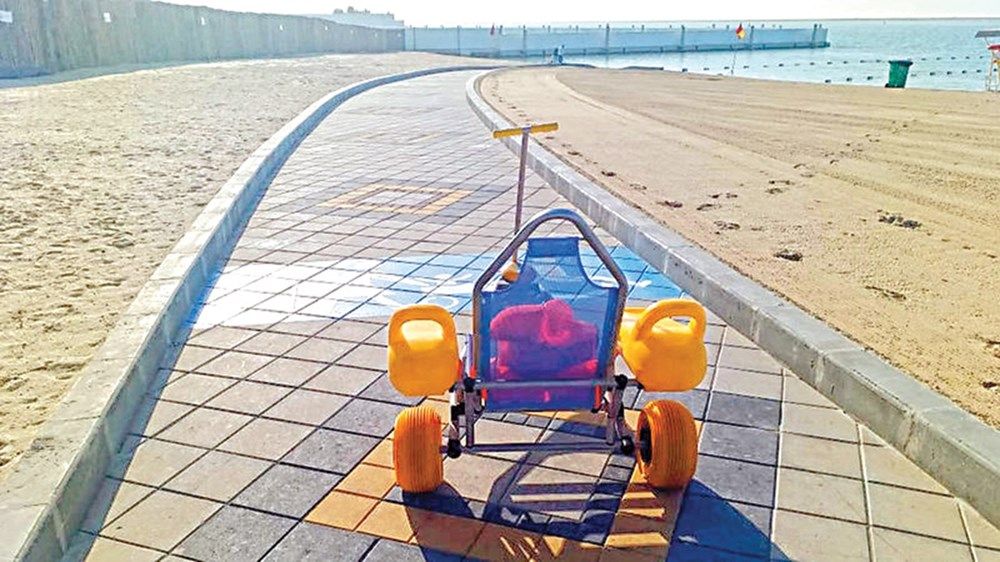 شواطئ دبي.. صديقة لأصحاب الهمم