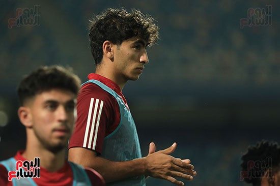 60 دقيقة.. الأهلى متقدم بهدف وطرد لاعب زد على جمال