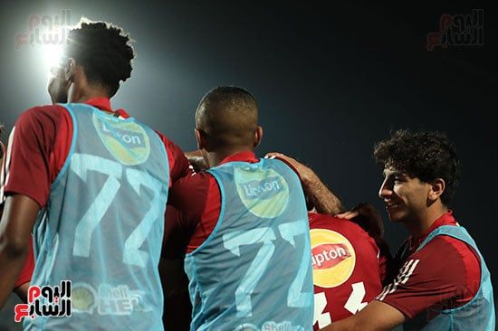 60 دقيقة.. الأهلى متقدم بهدف وطرد لاعب زد على جمال