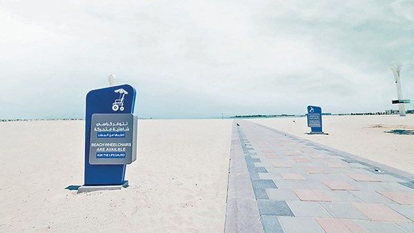 شواطئ دبي.. صديقة لأصحاب الهمم