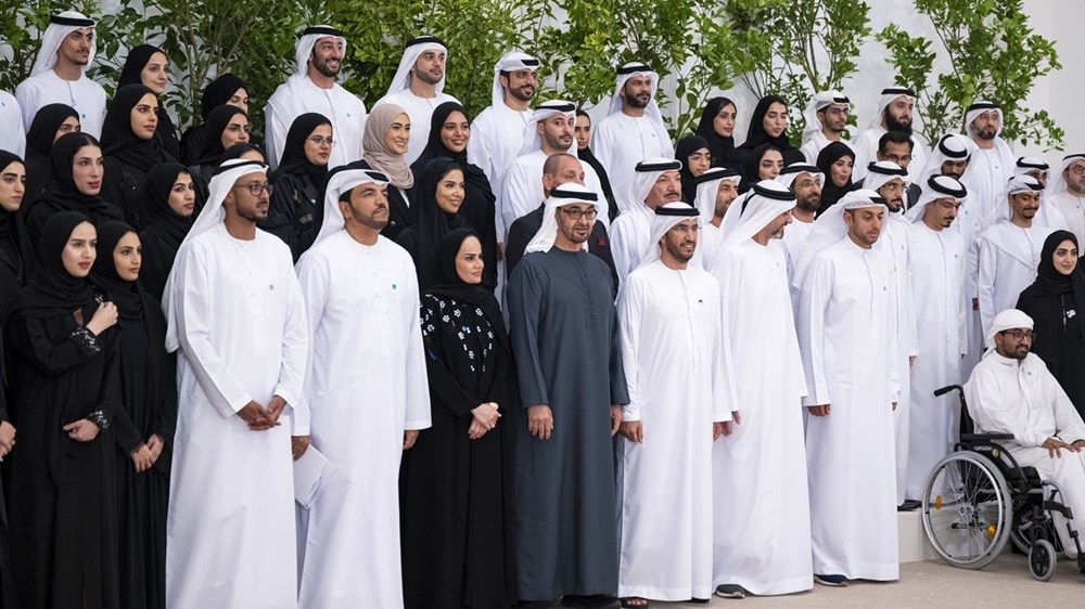 رئيس الدولة يستقبل عدداً من الكوادر الإماراتية العاملة في القطاع الصناعي