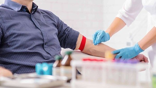 التبرع بالدم.. قيمة إنسانية تتبناها الإمارات