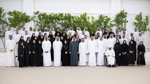 رئيس الدولة يستقبل عدداً من الكوادر الإماراتية العاملة في القطاع الصناعي