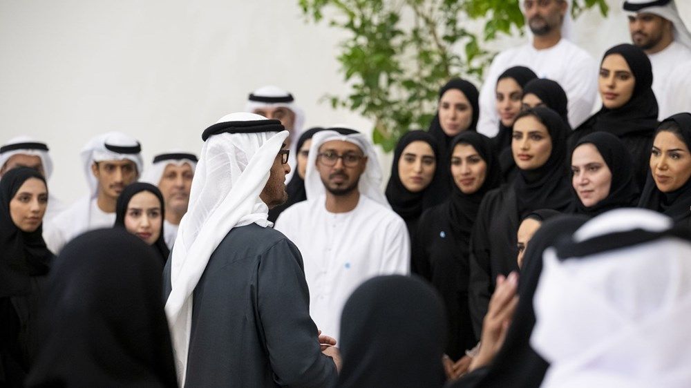 رئيس الدولة يستقبل عدداً من الكوادر الإماراتية العاملة في القطاع الصناعي