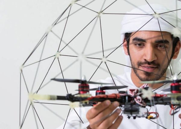 جامعة خليفة تطلق برنامج بكالوريوس العلوم في الروبوتات والذكاء الاصطناعي