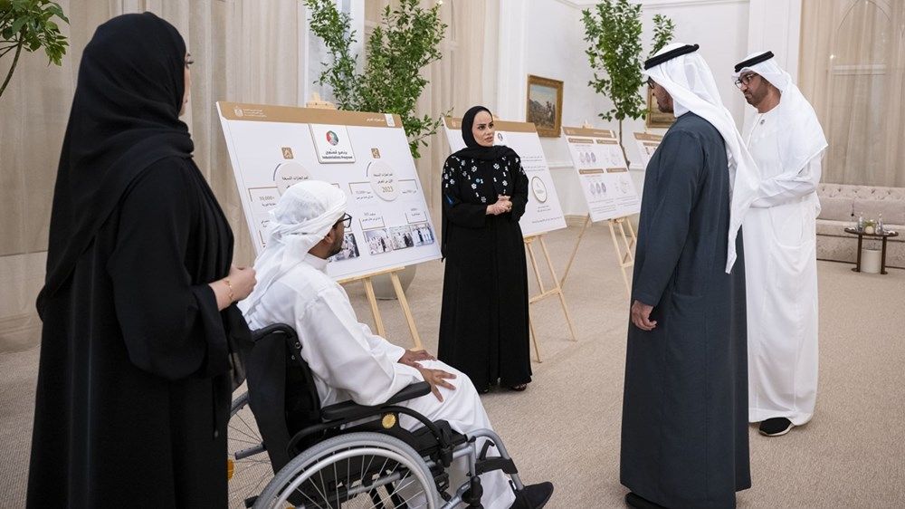 رئيس الدولة يستقبل عدداً من الكوادر الإماراتية العاملة في القطاع الصناعي