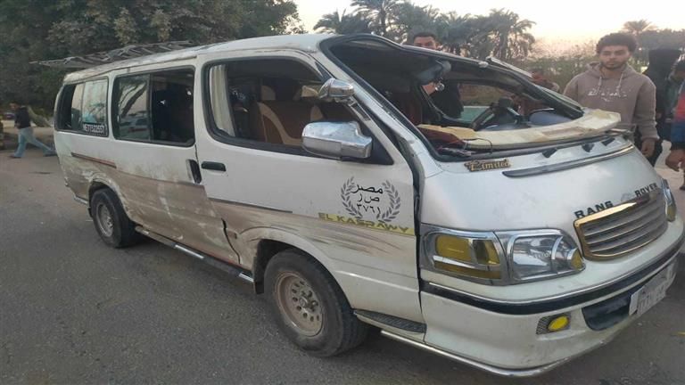 بالأسماء.. مصرع شقيقتين وابنة عمهما في حادث انقلاب ميكروباص بالقليوبية