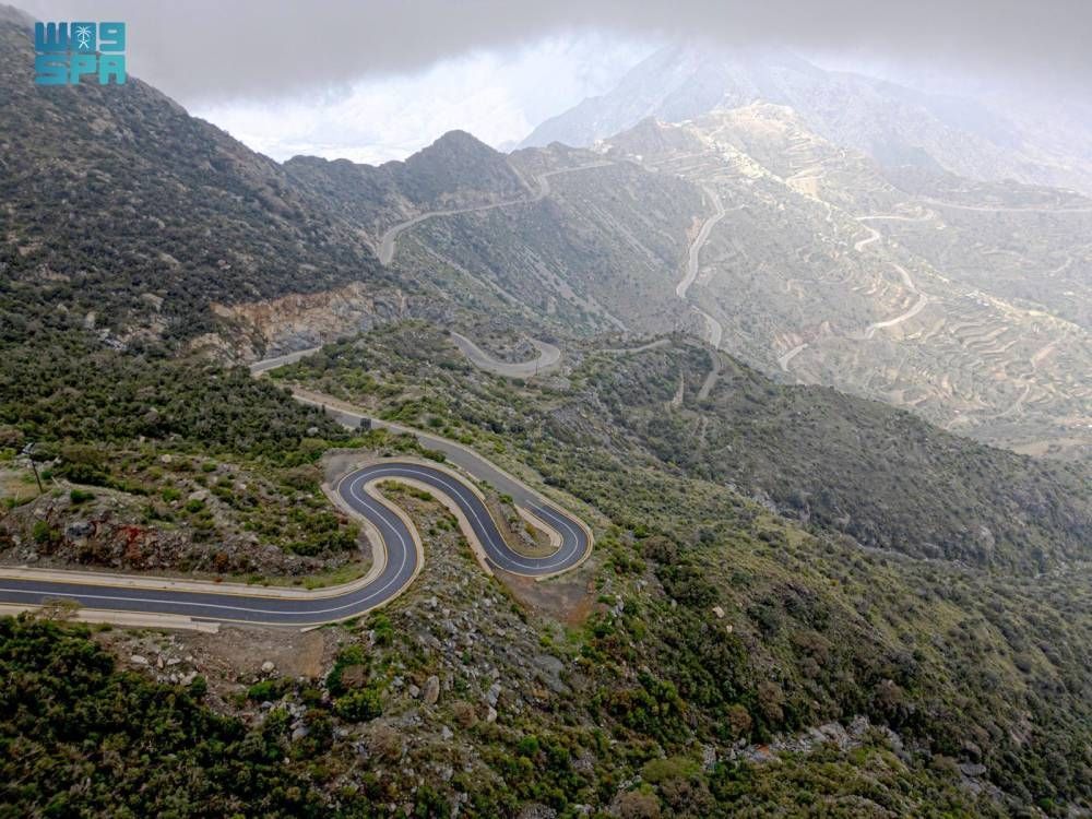 12 مشروعا جديدا للطرق بعسير