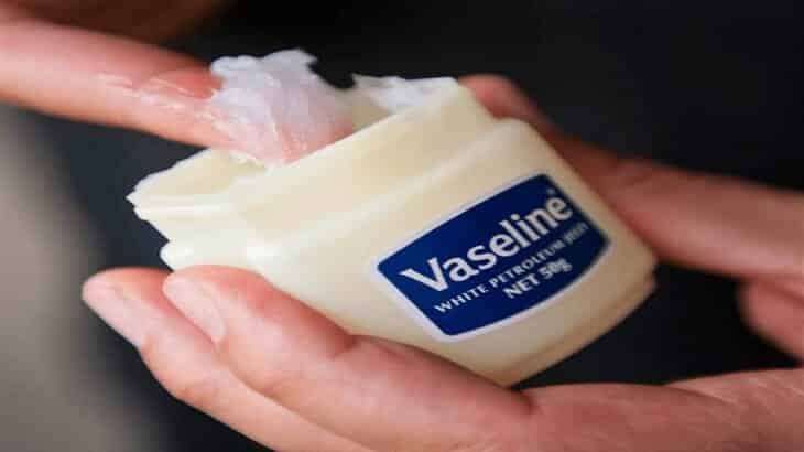 معجزة الفازلين: وصفة سحرية للقضاء على الشيب نهائيا قولوا وداعا للصبغات والحناء.. طريقة الاستخدام!