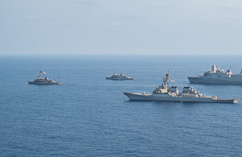 الخليج اليوم .. الجيش الأمريكي: دمرنا خلال الساعات الـ24 الماضية زورقين للحوثيين بالبحر الأحمر