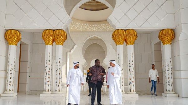 رئيس الوزراء ووزير الخارجية الكيني يزور جامع الشيخ زايد الكبير