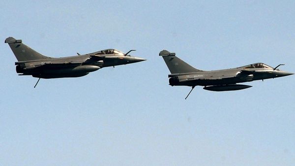 اصطدام طائرتين مقاتلتين شمال شرق فرنسا
