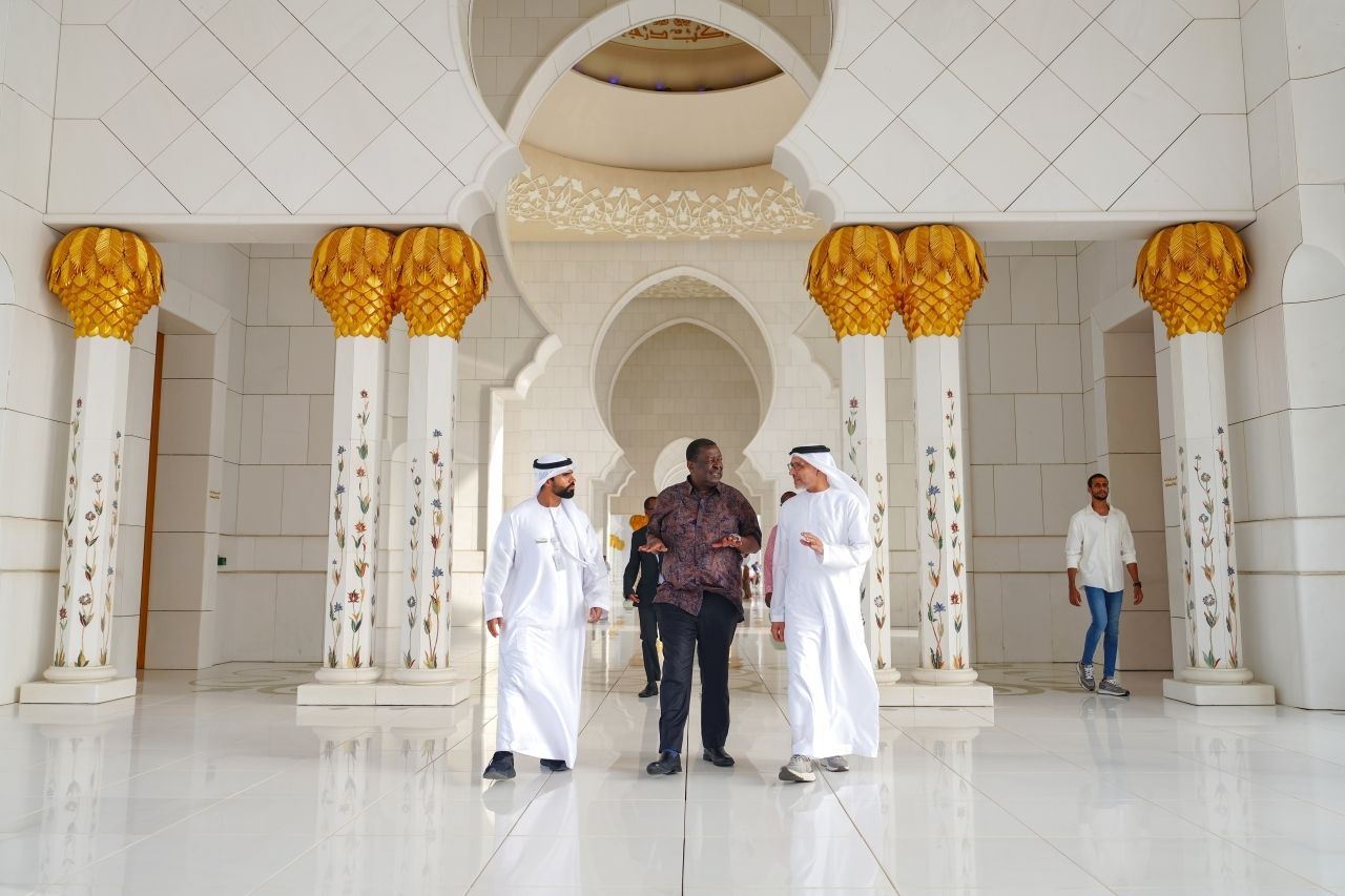الخليج اليوم .. رئيس الوزراء ووزير الخارجية الكيني يزور جامع الشيخ زايد الكبير