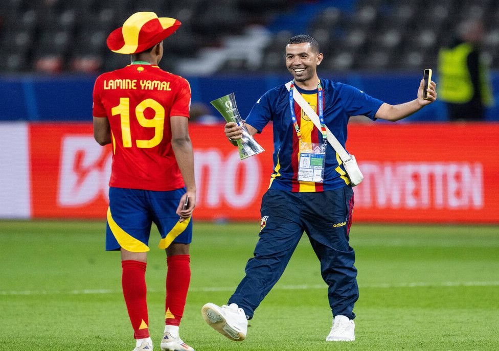 الامارات | كان قريب من الموت.. والد لامين جمال يتعرّض للطعن