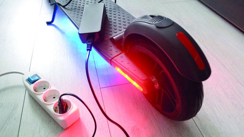 الامارات | «الشحن الزائد».. سبب رئيس لحرائق الدرّاجات الكهربائية