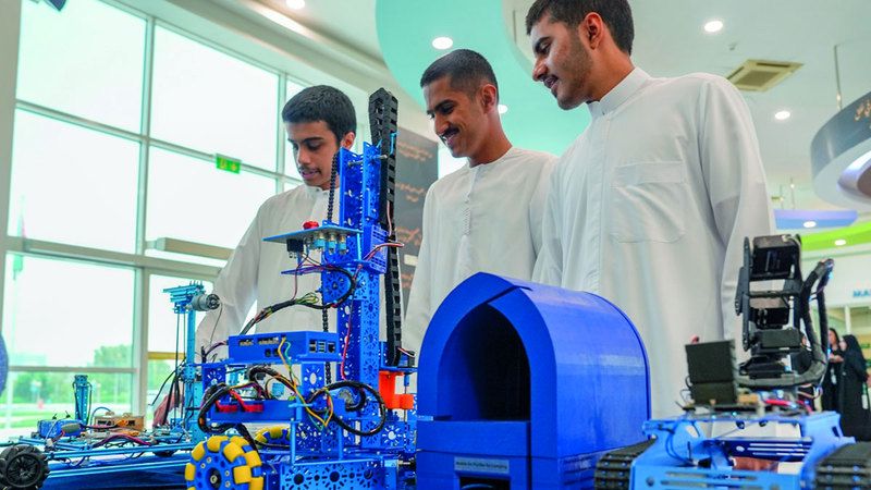 الامارات | 5500 طالب وطالبة يستفيدون من برنامج كليات التقنية الإرشادي