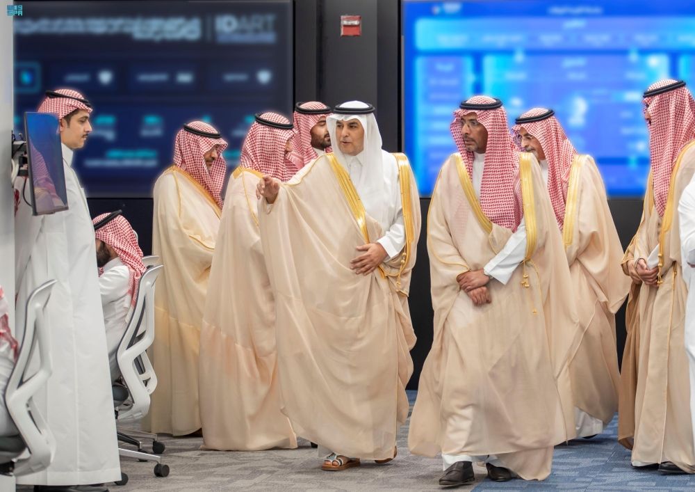 المملكة رائدة عالميًا.. وزير الصناعة يبحث أوجه التعاون مع "سدايا"