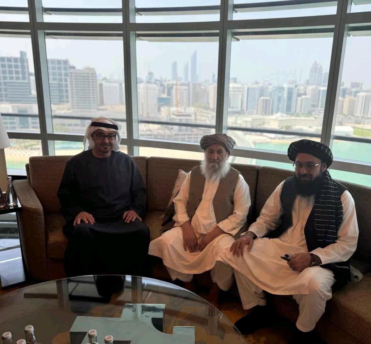 الامارات | رئيس الدولة يزور رئيس الوزراء الأفغاني الذي يتلقى العلاج في أحد مستشفيات الإمارات