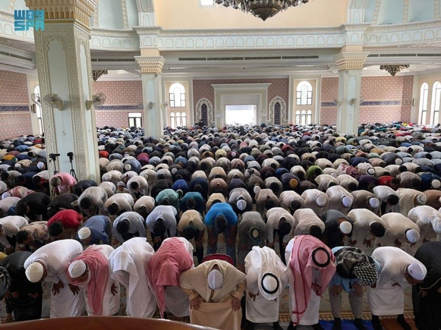 إمام المسجد الحرام من جامع السركال بكمبوديا: الإسلام أكبر نعمة من الله
