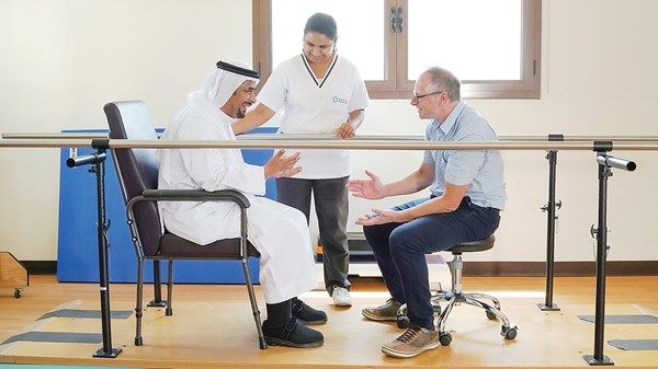 مواطن يستعيد قدرته على أداء مهامه اليومية بعد معاناته مرضاً نادراً