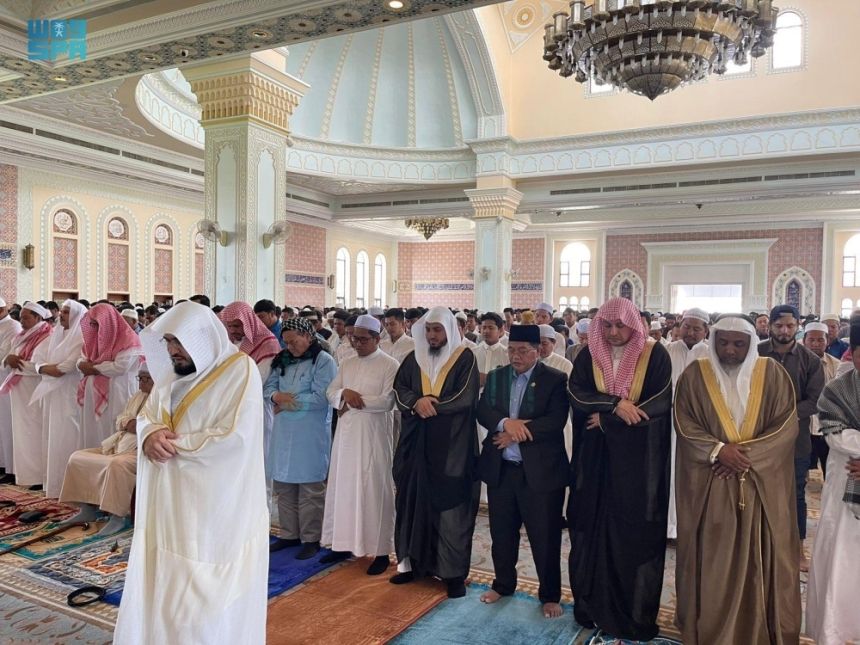 إمام المسجد الحرام من جامع السركال بكمبوديا: الإسلام أكبر نعمة من الله