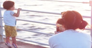 تكنولوجيا: مشاركة صور أطفالك على الإنترنت .. فكر جيدًا قبل هذه الخطوة