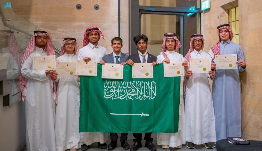 الفائزون بذهبية أولمبياد "أذكى" يختتمون برنامج OSP بجامعة أكسفورد
