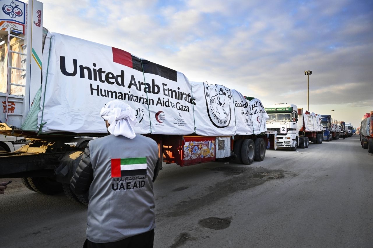 الخليج اليوم .. 40 ألف طن من المساعدات قدمتها الإمارات للشعب الفلسطيني منذ اندلاع الحرب في غزة