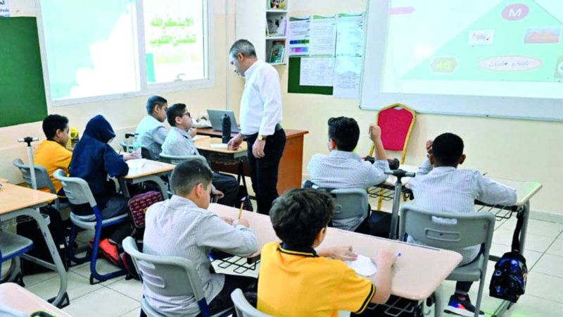 الامارات | «التعليم والمعرفة»: المدارس مُلزمة بتعيين معلمين مؤهلين ومراقبة جودة التدريس