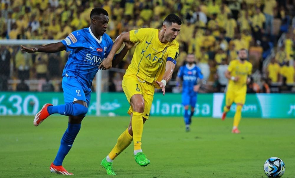 ريمونتادا.. الهلال يكتسح النصر برباعية ويتوّج بلقب كأس السوبر السعودي (فيديو)