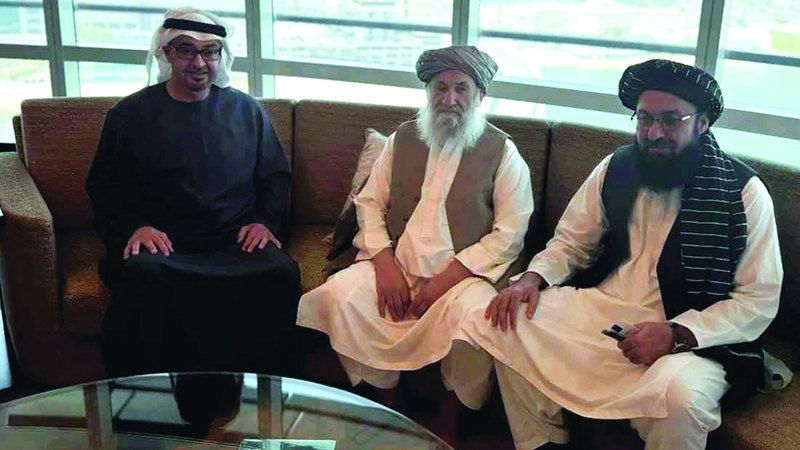 الامارات | رئيس الدولة يزور رئيس الوزراء الأفغاني في مستشفى إماراتي