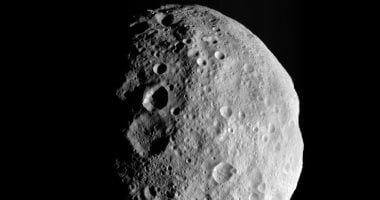 تكنولوجيا: دراسة: الكويكب المتسبب فى انقراض الديناصورات كان صخرة غنية بالكربون من النوع C