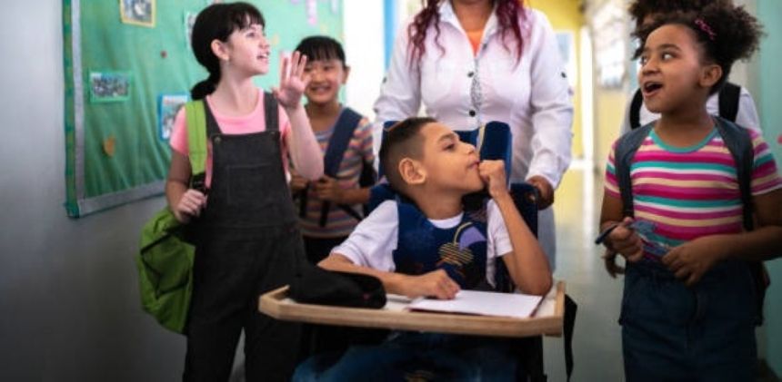 "التعليم" توسع برامج وخدمات ذوي الإعاقة للعام الدراسي الجديد