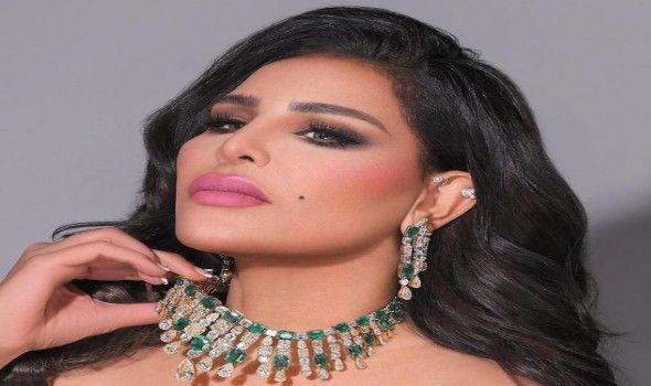 أحلام الشامسي تفاجئ أسرة بتحقيق أمنية والدتهم