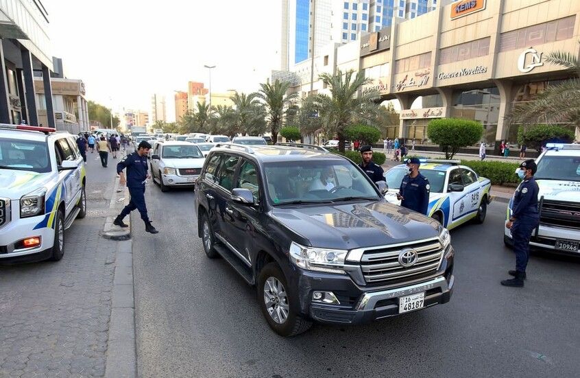 الخليج اليوم .. الكويت.. تصرف صادم من موظف وهمي في الديوان الأميري تجاه حبيبته