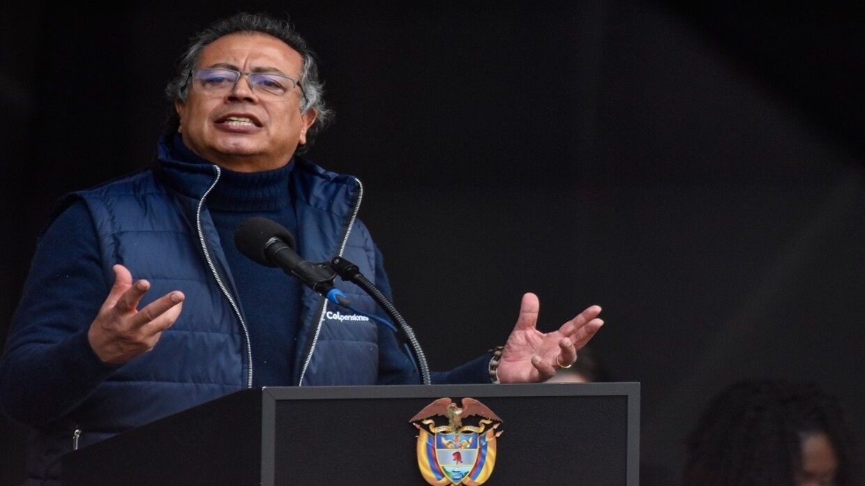 الرئيس الكولومبي يوقع مرسوما يحظر تصدير الفحم إلى إسرائيل