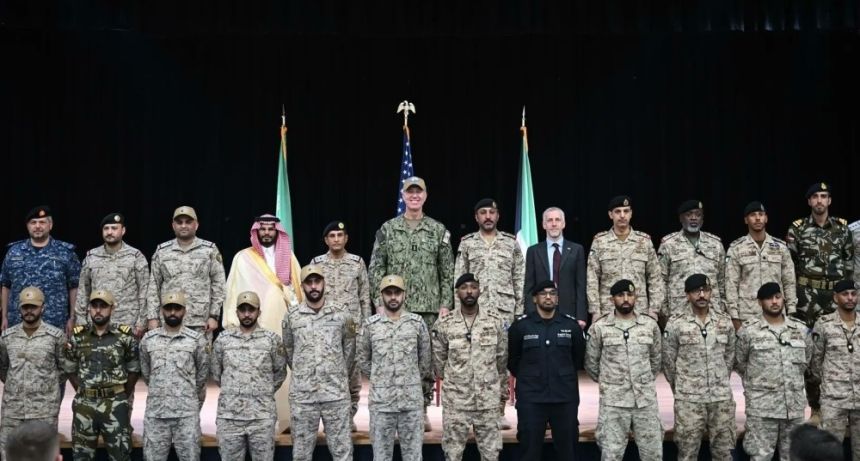 القوات البحرية تُسلِّم نظيرتها الكويتية قيادة قوة الواجب المختلطة (ctf 152)