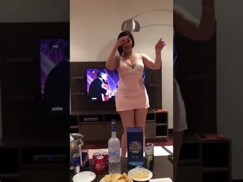 شاهد.. شمس الكويتية تستعرض خلفيتها ومفاتنها دون ملابس داخلية بطريقة خادشة فجرت غضب الكويتيين