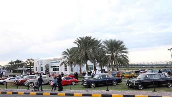 مركز الخدمة في "نادي الشارقة للسيارات القديمة".. دور ريادي للعناية بالسيارات الكلاسيكية